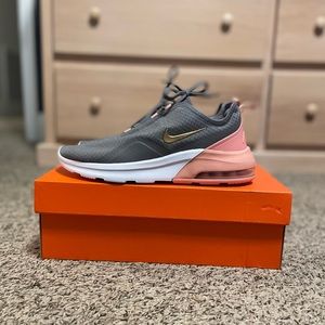 Women’s Nike Air Max Motion 2